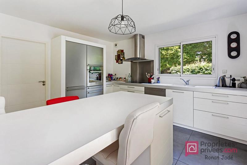 Maison - 230 m² - 8 pièces