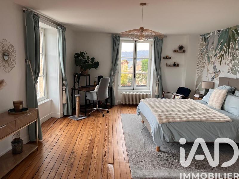 Maison - 247 m² - 9 pièces