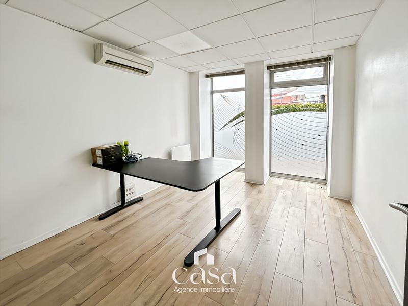 Local commercial - 130 m² - 1 pièce