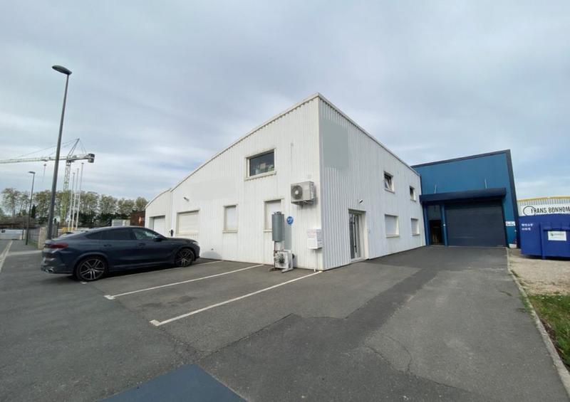 Local d'activité / Entrepôt - 822 m²