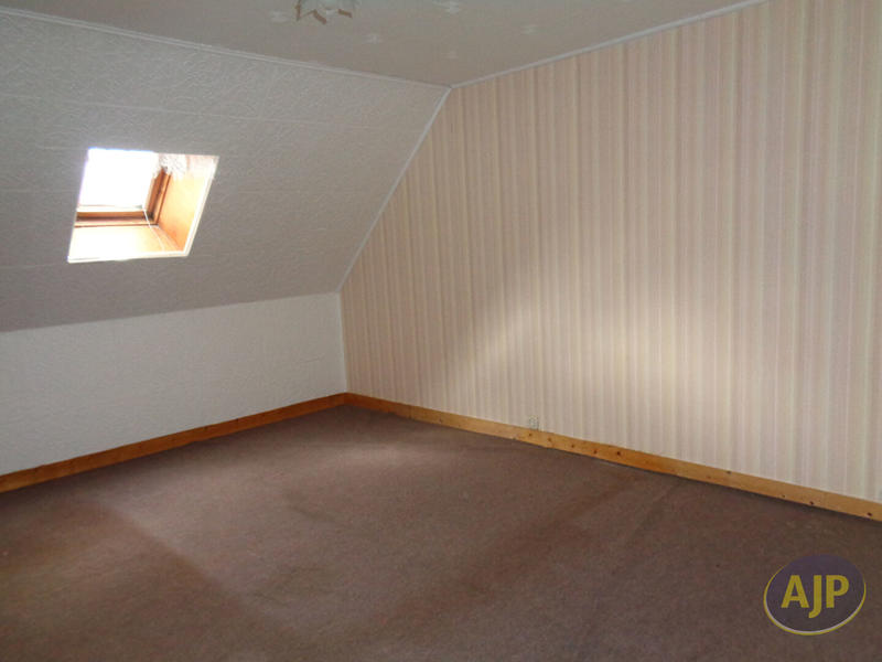 Maison - 93 m² - 5 pièces