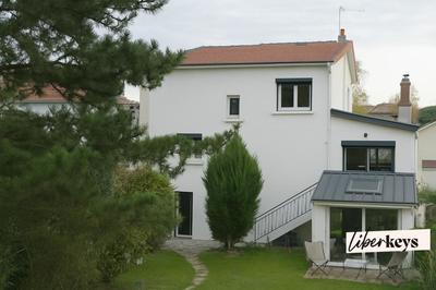 Maison - 223 m² - 7 pièces