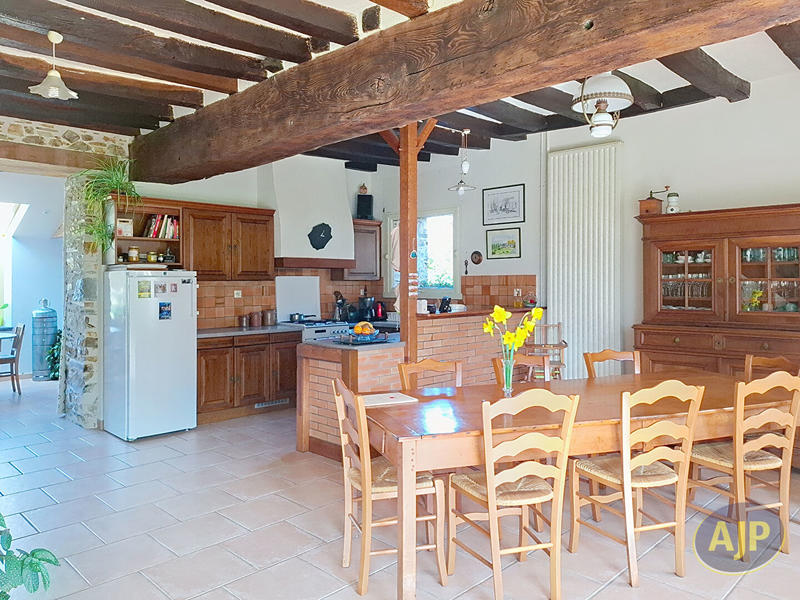 Maison - 170 m² - 8 pièces