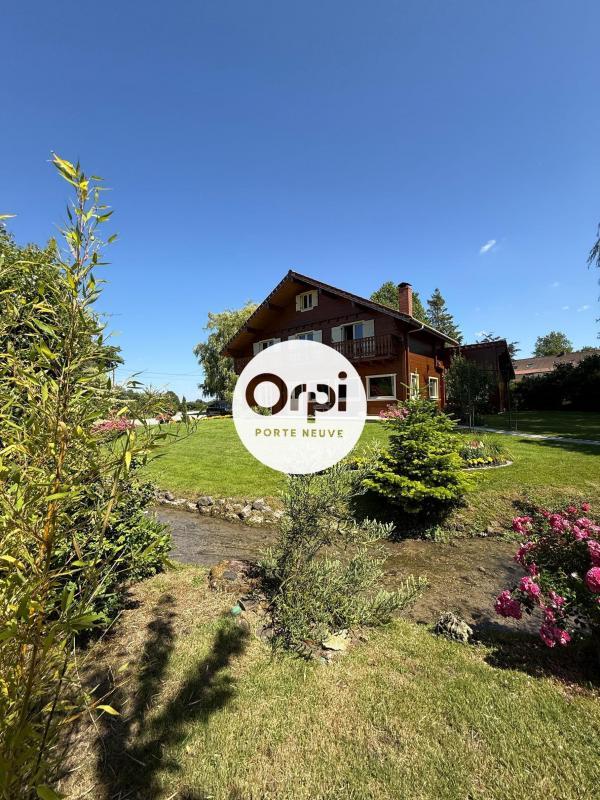 Maison de bois - 250 m² - 8 pièces