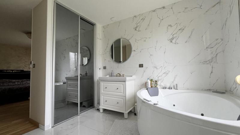 Maison - 330 m² - 10 pièces