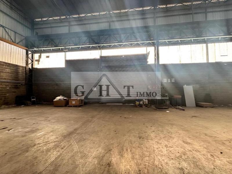 Entrepôt - 4 970 m²