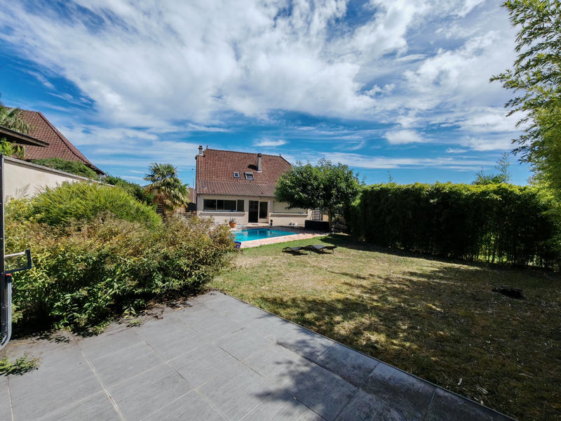 Maison - 190 m² - 9 pièces