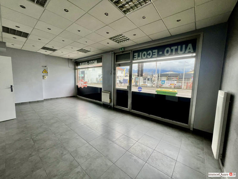 Local commercial - 75 m² - 3 pièces