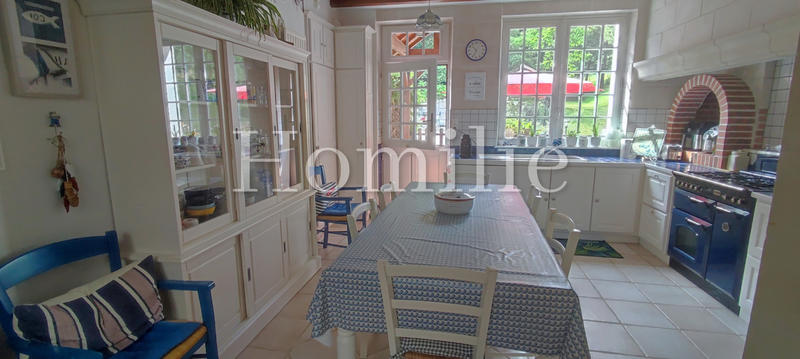 Maison - 386 m² - 9 pièces