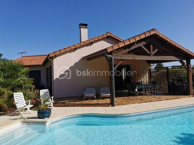 Maison traditionnelle - 163 m² - 6 pièces