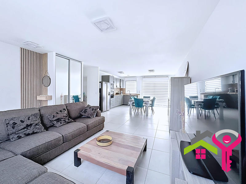 Maison - 96 m² - 4 pièces