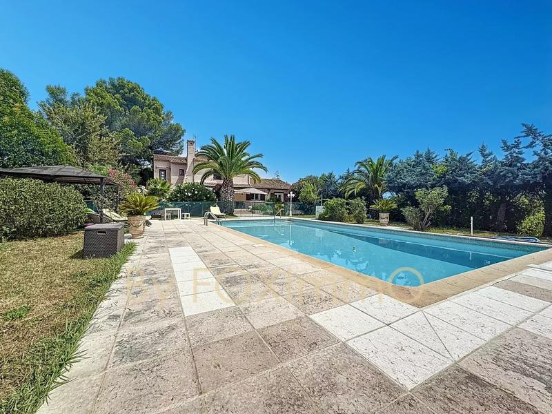 Villa - 215 m² - 7 pièces