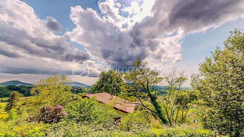 Maison - 240 m² - 10 pièces