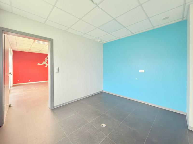 Local d'activités - 105 m² - 5 pièces