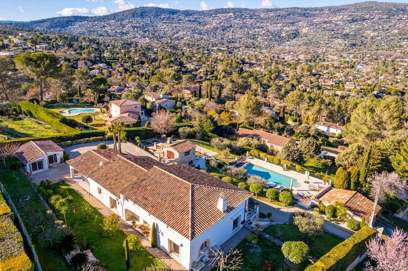 Villa - 300 m² - 6 pièces