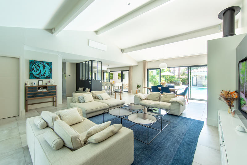 Maison - 225 m² - 9 pièces