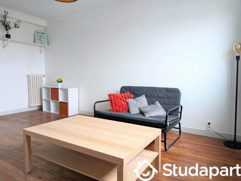 Chambre - 9 m² - 1 pièce