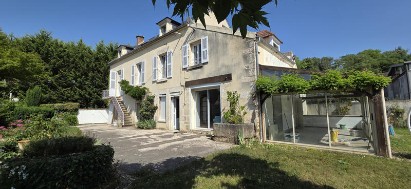 Propriété - 205 m² - 9 pièces