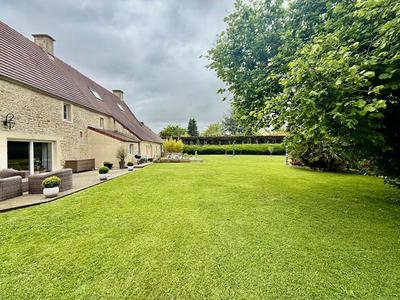 Demeure - 370 m² - 16 pièces