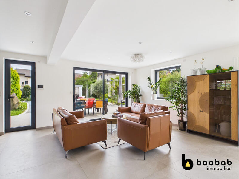 Maison traditionnelle - 240 m² - 6 pièces