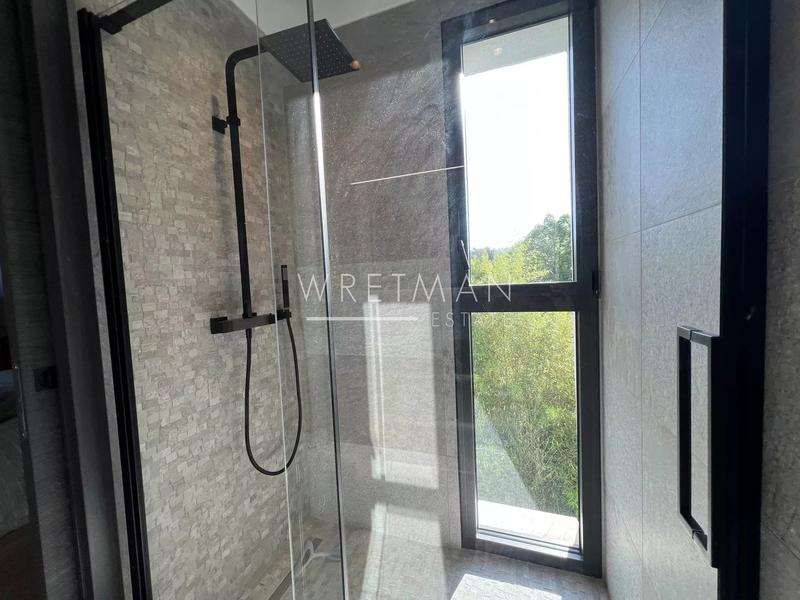 Maison - 220 m² - 7 pièces