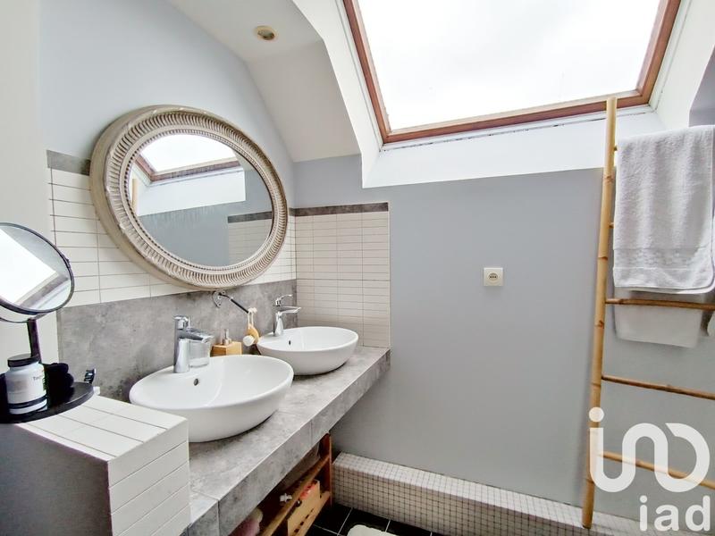 Maison - 201 m² - 7 pièces