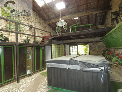 Propriété - 245 m² - 6 pièces