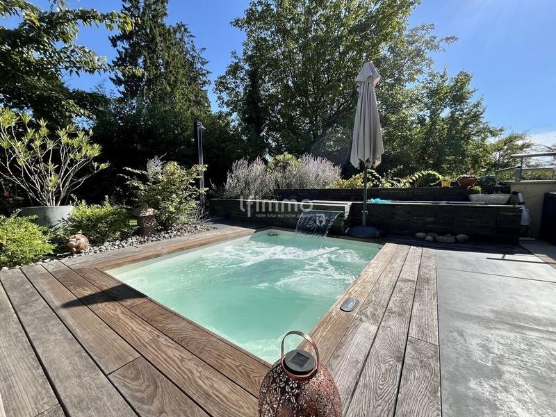 Demeure - 231 m² - 8 pièces