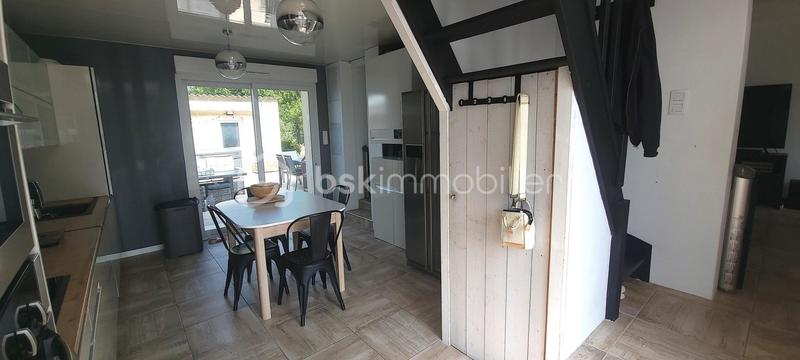 Maison - 161 m² - 8 pièces