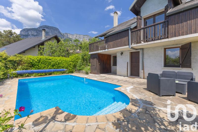 Maison - 222 m² - 8 pièces