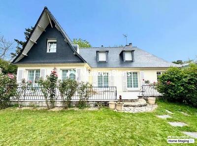 Maison - 209 m² - 8 pièces