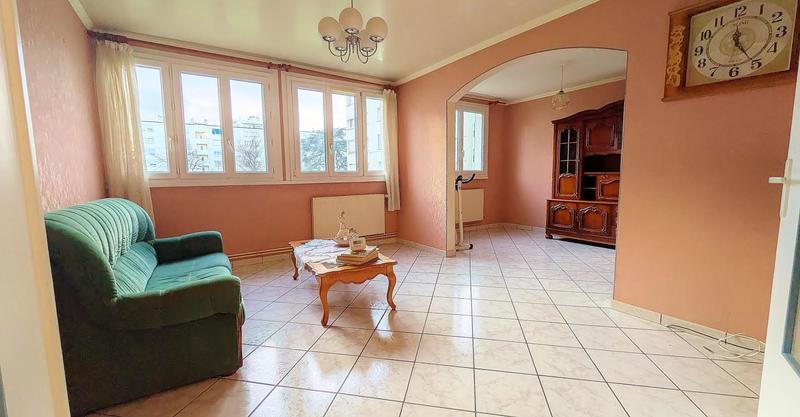 Appartement - 64 m² - 5 pièces