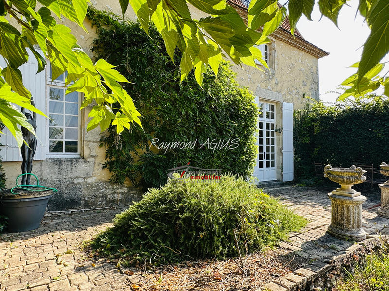 Maison - 390 m² - 14 pièces