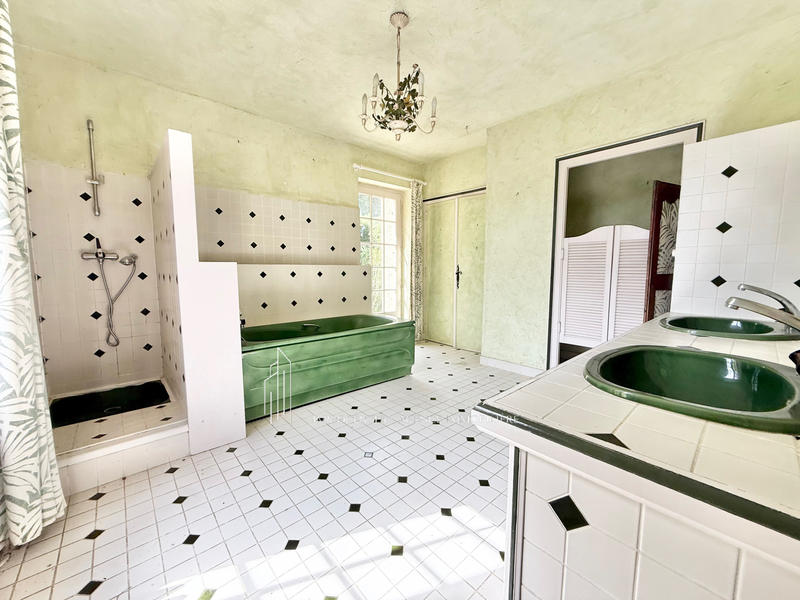 Villa - 300 m² - 9 pièces