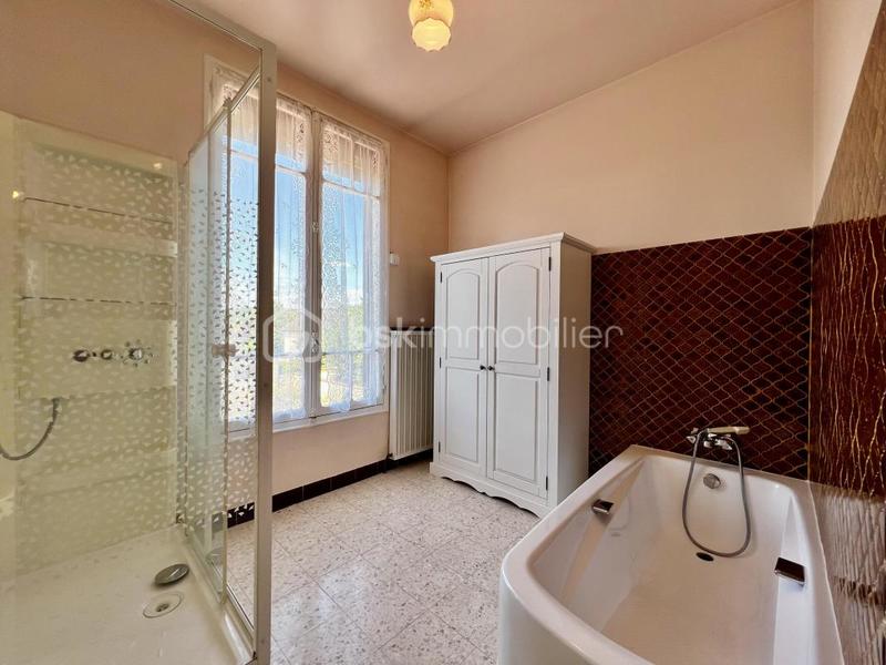 Pavillon - 179 m² - 7 pièces