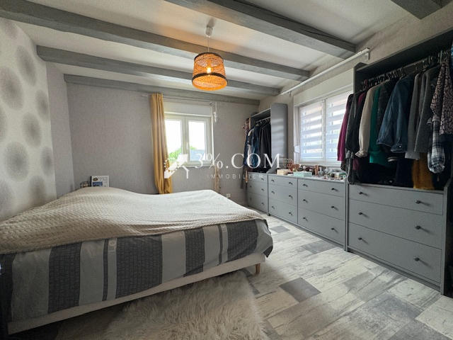 Demeure - 251 m² - 8 pièces