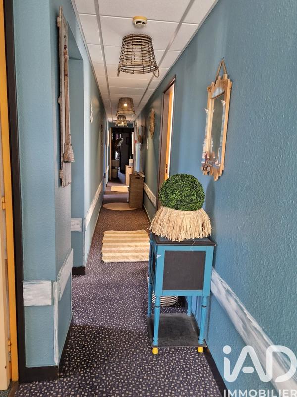 Maison - 1 300 m² - 20 pièces