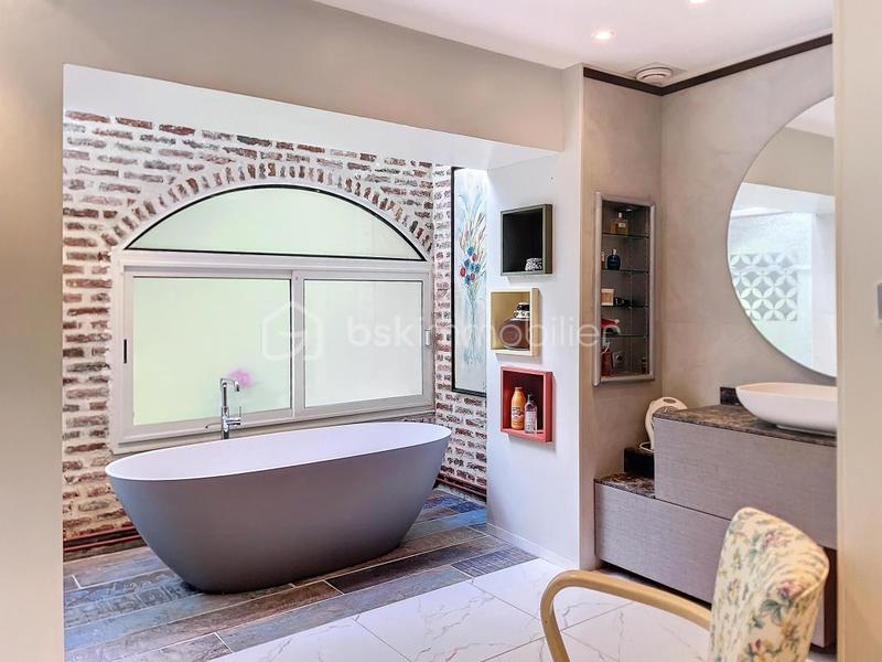 Demeure - 352 m² - 8 pièces