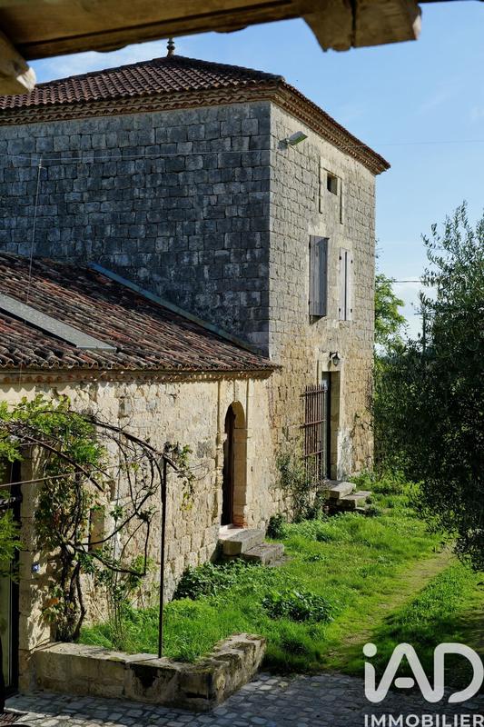 Maison - 706 m² - 16 pièces