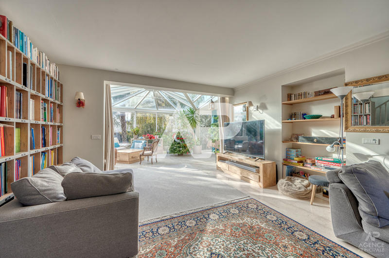 Maison - 266 m² - 7 pièces