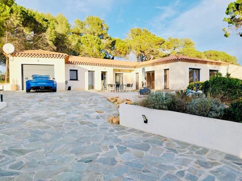 Villa - 208 m² - 4 pièces