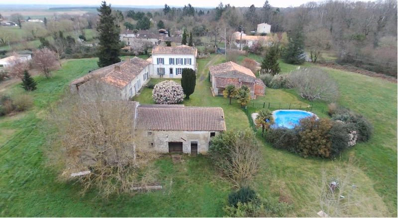 Maison - 290 m² - 8 pièces