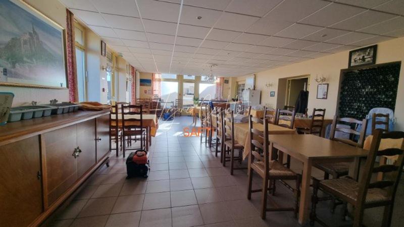 Local commercial - 558 m² - 15 pièces