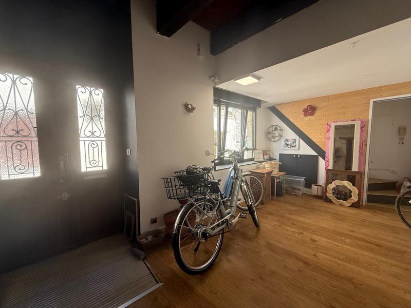 Maison - 303 m² - 12 pièces