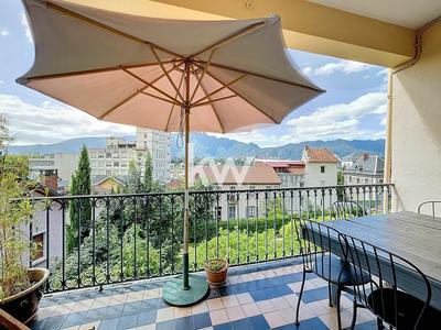 Maison - 250 m² - 10 pièces