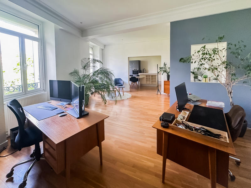 Bureau - 215 m² - 9 pièces
