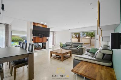 Maison - 328 m² - 8 pièces