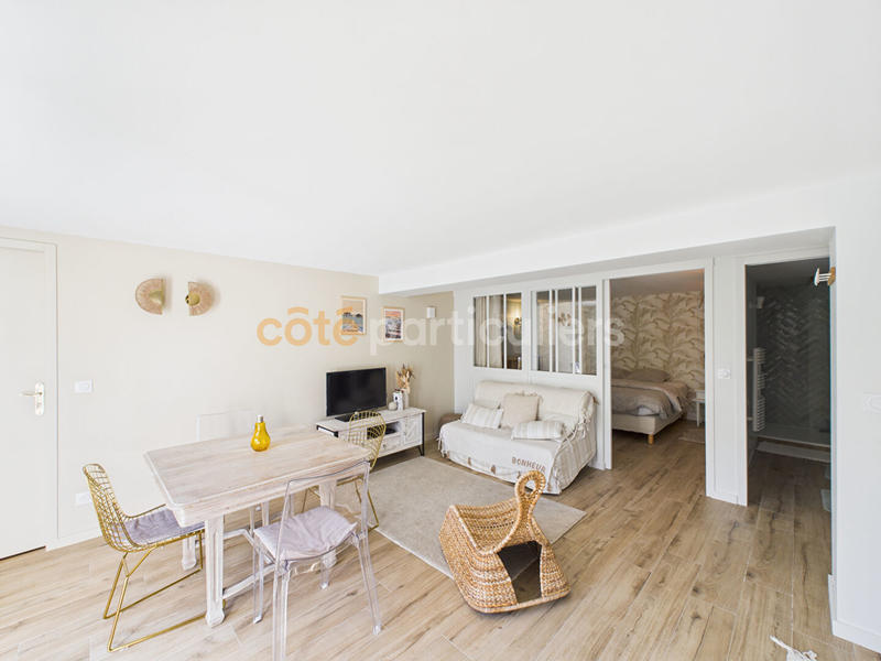 Maison - 225 m² - 10 pièces