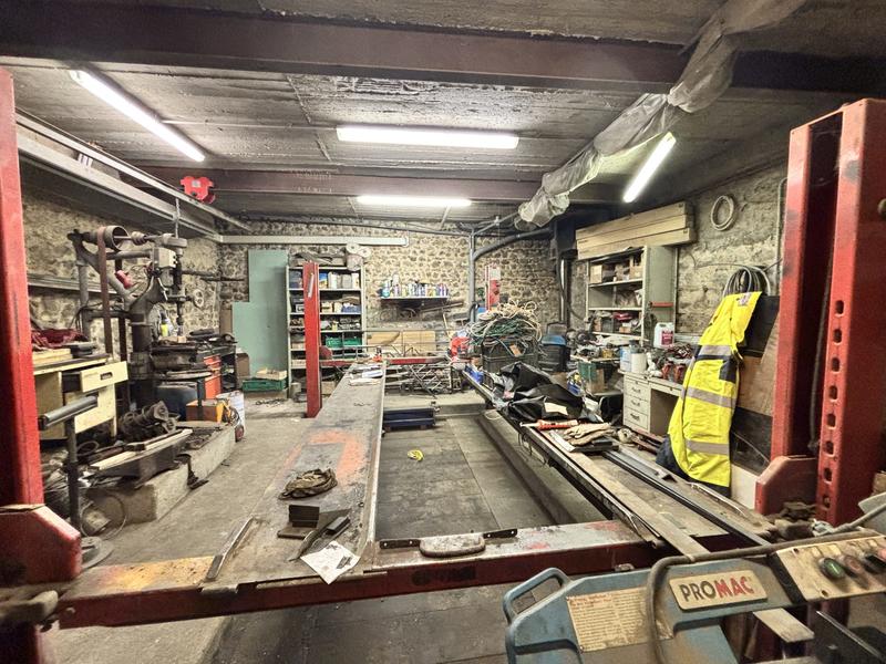 Maison ancienne - 180 m² - 9 pièces