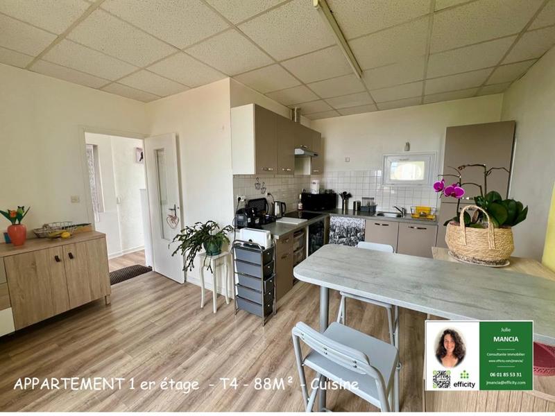 Maison - 295 m² - 10 pièces